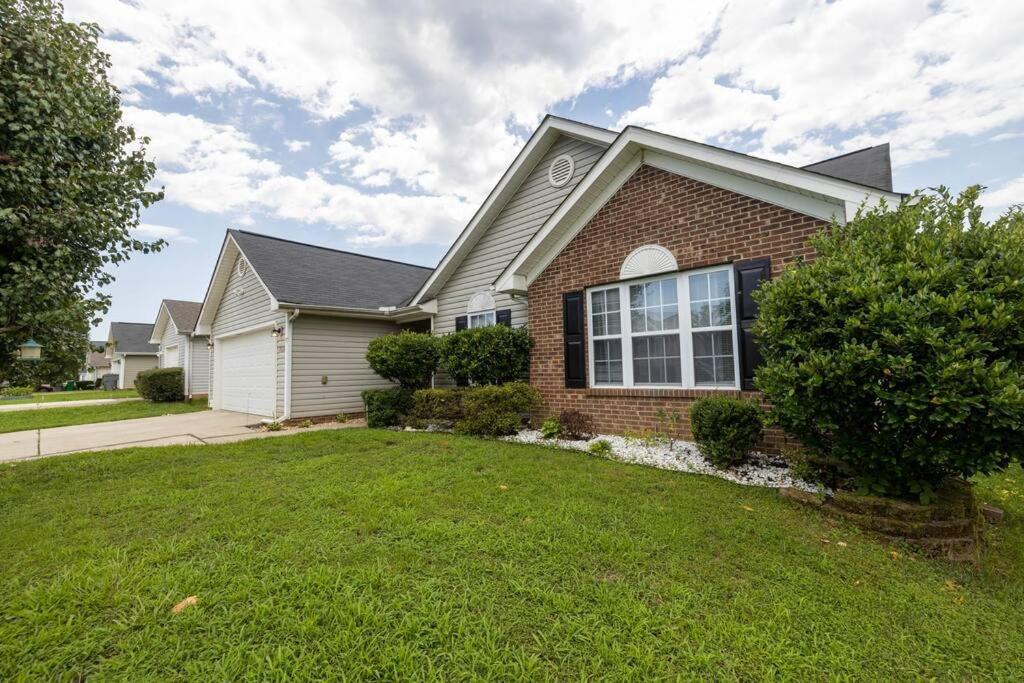 Queen City Family-Friendly Entire House, Charlotte Exteriör bild